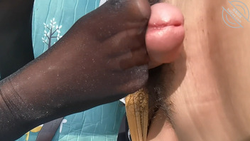 【真实原创】107、在婶婶黑丝足交的撩拨下,龟头口爽到直流淫水2