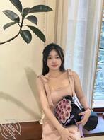 我就是比我姐妹好看，男人都是喜欢我，和小姐妹出去，我姐妹根本没男跟她搭讪1