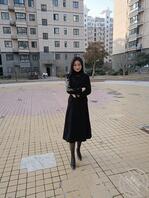 猜猜骚妈大衣里面穿的什么，还有裤里丝1