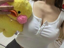 10 老妹儿大姨妈终于快完了,给老妹儿买个小鸭子!没想到老妹儿蛮喜欢1