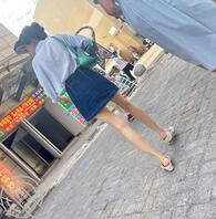 路边偷拍牛仔包臀裙少妇1