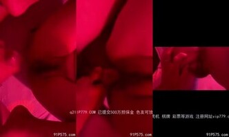 骚b熟女，皮肤紧致，还有纹身