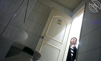 （精品转载）超高颜值美女厕拍0