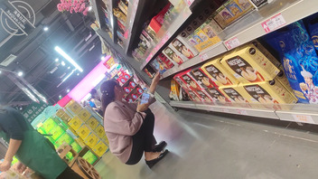 偷拍紧身瑜伽裤0