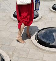 红裙子骚妇穿高跟凉鞋爬山，也是个狠人啊2