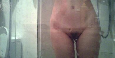 约炮一个潮州人妻偷拍她洗澡2