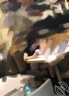 坐她斜对面吃东西、这算不算勾引