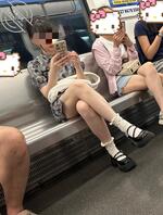 地铁上的女大学生1