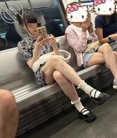 地铁上的女大学生2