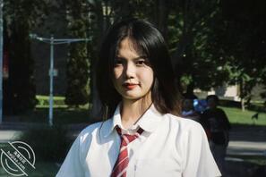 被人站起来蹬的学妹，你能打几分？清纯可爱的样子真让人感到心疼。0