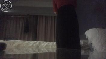 【原创】三十六岁的嫂子一个人在家化妆准备出门,我上去直接就把嫂子给干了【原出售】2