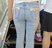 小姐姐性感屁股紧身牛仔裤1