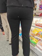 商店里面的少妇黑色紧身裤2