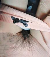 今天在公厕门上发现了一张同学的照片，后面还有名字，这个骚逼还在海角刷到过1