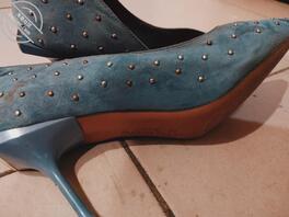 自慰的时候看到儿子喜欢高跟鞋，没有鱼嘴，喜欢妈妈的细高跟吗？很多污垢2