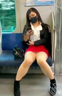 转载：地铁上配合偷拍的美女