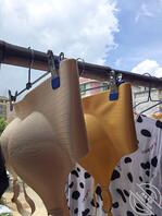 经常逛岀租房楼顶有想不到的惊喜，都是大奶罩，点点赞，兄弟们，有更新的动力