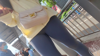 真实偷拍紧身瑜伽裤