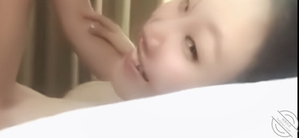 就喜欢把脸掰过来对着镜头、怼着脸拍被操的表情给海友们看个清楚