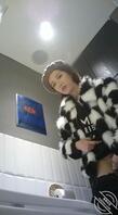 商场女厕刁钻视角偷拍 漂亮美女不敢坐 半蹲着尿1