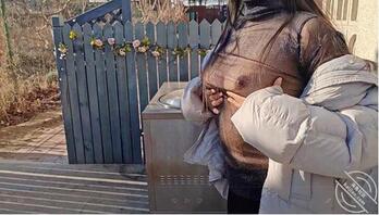 (堕落嫂子24)暴露被人发现不敢动,做爱让遛狗的大姨看见了2