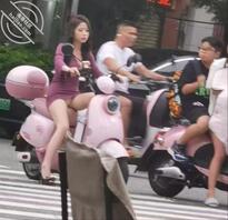 这骚逼是不是故意的1