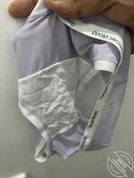 今天小姨子来我们家玩，出去了发现内衣内裤，想忍不住拿来打飞机，闻了一下好