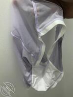 今天小姨子来我们家玩，出去了发现内衣内裤，想忍不住拿来打飞机，闻了一下好1