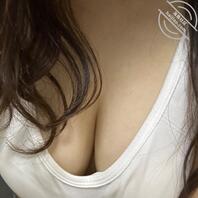 穿低领勾引亲哥哥2