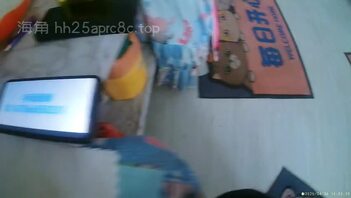 【我和我妈】正在跟老妈啪啪，老婆打电话差点被发现，太险了！