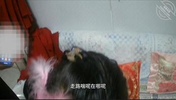 【我和我妈】正在跟老妈啪啪，老婆打电话差点被发现，太险了！0