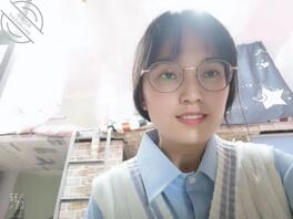 和女友在表姐面前干逼的样子1
