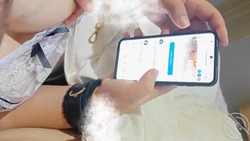 母狗女儿在看网友的回复，说想吃大鸡吧。今天才发现女儿有性瘾。0