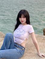 姐姐丘敏怡在珠海做老师，穿哪套去上课会吸引眼球0