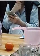 偷拍丈母娘这个骚逼，真想操这个老骚逼。