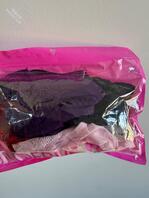 老妈的衣柜里有放了很久没穿标签还在的内裤，帮忙看看是什么情况1