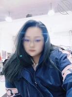 【原创偷拍视频】同事在女网友家被骑在身下用逼操， 还冒险偷拍下了全过程1