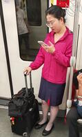 丰腴空姐的紫丝红内2