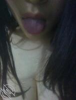 保守的老婆，偷拍下闷骚的一面，这逼你们想肏吗，想开发下1