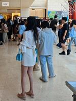 高挑短裙长腿美女  可惜没抄到底