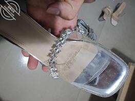 打胶骚逼的高跟鞋