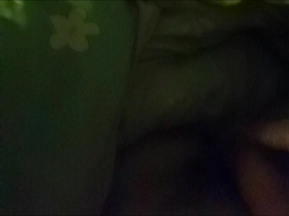 边看电影边享受娇妻手活释放