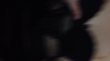 &ldquo;老公在肏什么？&rdquo;&ldquo;肏我的小骚逼&rdquo;