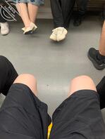 地铁偶遇小坦克穿旗袍，屁股勒的紧紧的。1