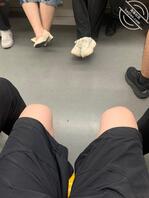 地铁偶遇小坦克穿旗袍，屁股勒的紧紧的。2