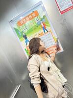 偷拍挤变形的小嫂子1