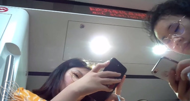 【免费福利】分享一下高铁上的冒死裙底偷拍，真的很刺激1