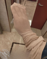 过年期间拿姐姐的肉丝打飞机真的爽歪歪，趁她去洗澡丝袜拖在房间，闻着还香香2