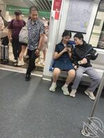 五一街拍嫩妹不穿内裤0