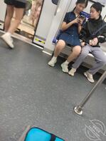 五一街拍嫩妹不穿内裤1